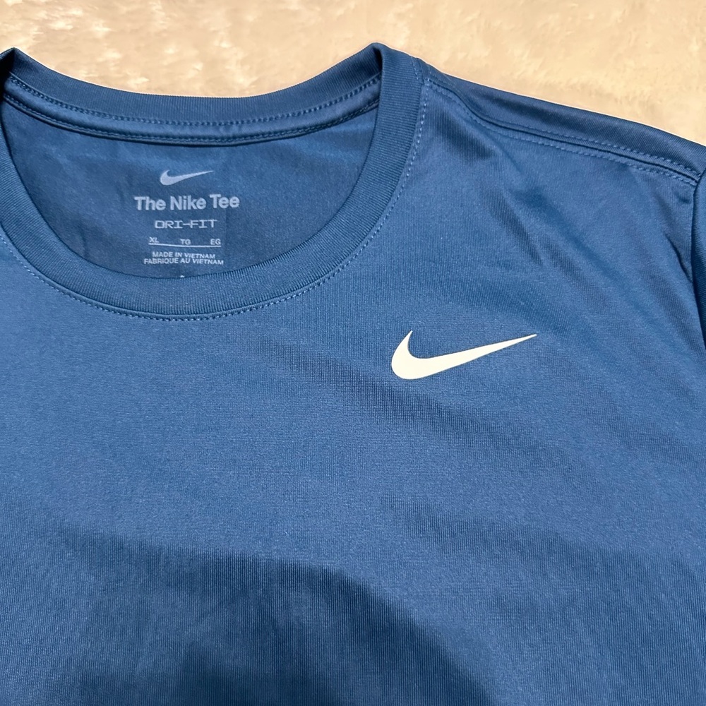 XL women’s Nike dri fit top